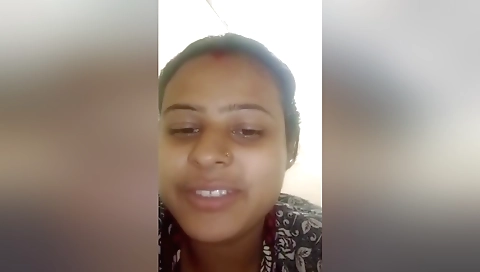 Today Exclusive -bhabhi Shows Her Boobs