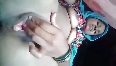 Village Unsatisfied Wife Fingering Pussy On Cam