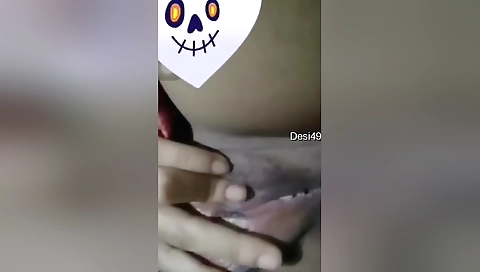 Today Exclusive- Desi Girl Shows Her Boobs And Pussy