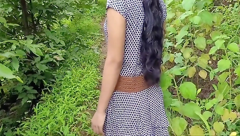 Desi Bhabhi Ne Apane Sasur Ko Jungal Me Lekar Ache Se Chudai Ki