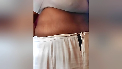 Tamil Babe Varsha Bhabhi Wearing Sari