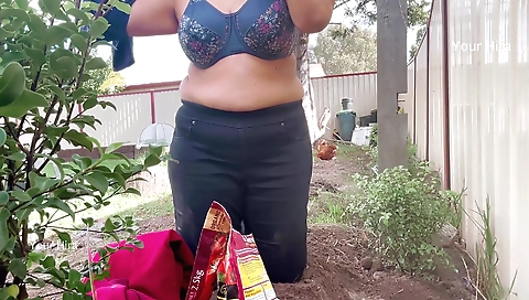 Naughty Hot Indian Aunty Showing Deep Cleavage In The Outdoor Garden