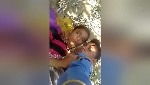 Today Exclusive- Desi Lover Outdoor Fucking