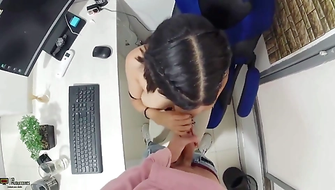 Girlfriends Horny Gives Me A Rich Blowjob To My Cock Until She Makes Me Cum - Porn In Spanish