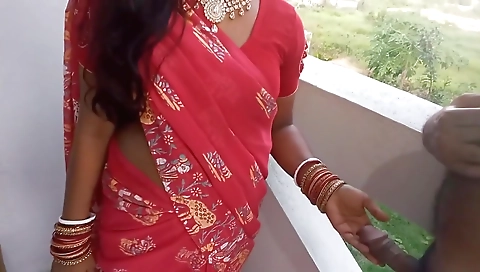 Balcony Pe Khadi Aunty Ko Patakar Jabardasti Choot Chudayi Kiya