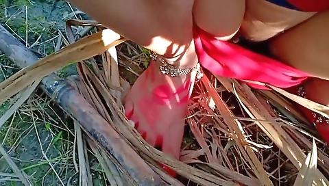 Indian Village Bhabhi Outdoor Fucking With Boyfriend