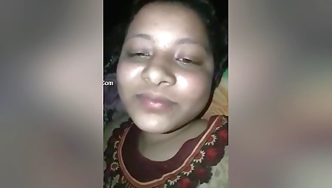 Today Exclusive- Desi Village Girl Shows Her Boobs