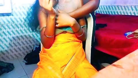 Deshi Bhabhi For Boobs Masage 2