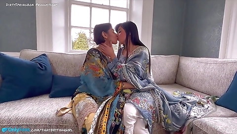 Divorced Bhabi Seduces Aaliyah