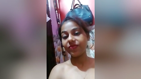 Today Exclusive- Horny Indian Girl Shows Her Boobs And Pussy