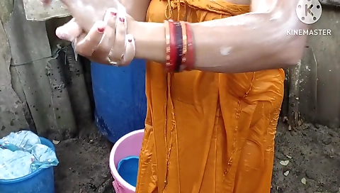 Boobs And Bathing Sexy Bathing