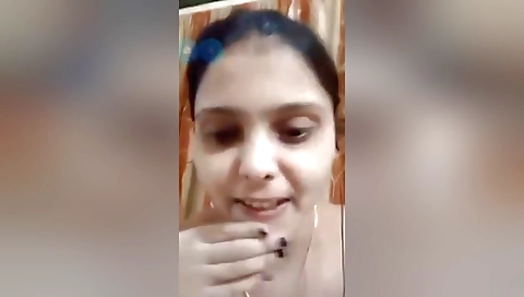 Today Exclusive- Hot Desi Girl Shows Her Boobs