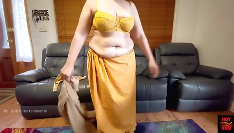 Sexy Indian Wife’s Stunning Saree Striptease