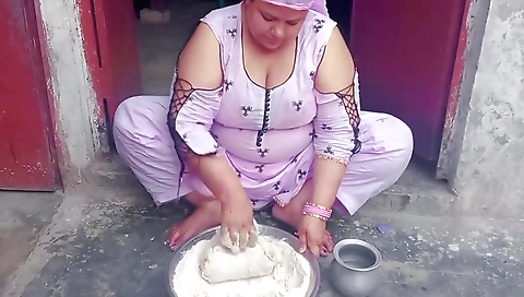 Pakistani House Wife Atta Gundhty Hue Sex