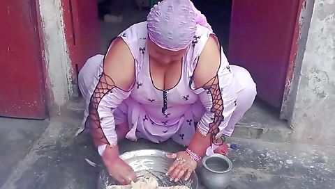 Pakistani House Wife Atta Gundhty Hue Sex