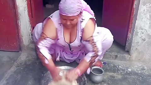 Pakistani House Wife Atta Gundhty Hue Sex