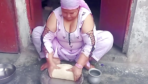 Pakistani House Wife Atta Gundhty Hue Sex