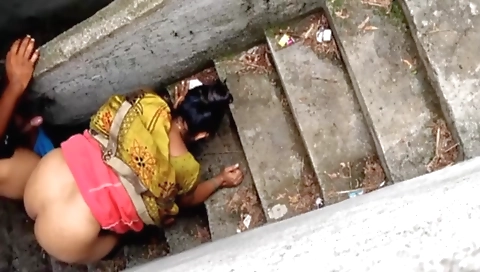 Desi Bhabhi Ko Sidhi Me Choda Hot Indian Bhabhi Fucking In Top Of House