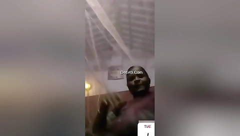 Today Exclusive -desi Aunty Shows Her Boobs To Lover On Video Call 2