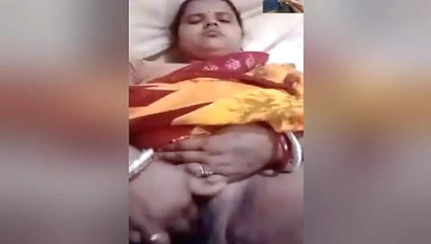 Today Exclusive -horny Bhabhi Shows Her Boobs And Fingering 2