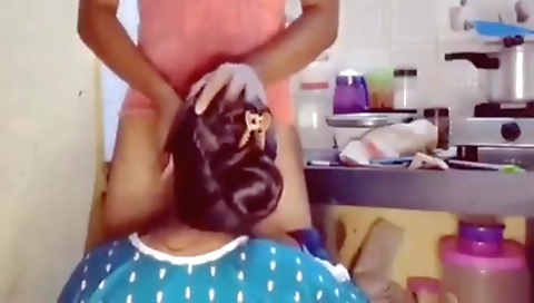 Chachi Ko Kitchen Me Pela