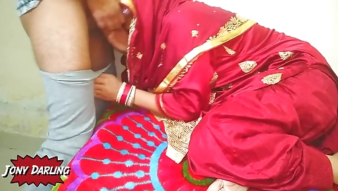 Husband Ne Paise Lekar Wife Ko Friend Se Chudwaya