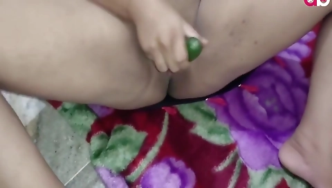 Hot Bhabhi Fucking & Fingering Masturbations In Her Pussy With Kheera Vegetable Sex Hard Fucking & Squirting