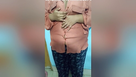 A 19-year-old Girl Has Sex Alone In A Room When She Is Sexually Aroused