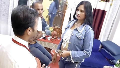 Dirty Hotel Manager Ko Chod Diya Uska Two Service Boy