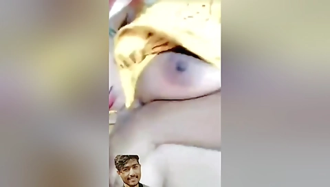 Today Exclusive -cute Desi Girl Shows Her Boobs To Lover On Vc