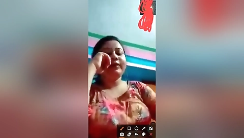 Today Exclusive -boudi Shows Her Boobs