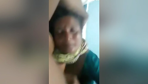 Desi Randi Bhabhi Give Handjob