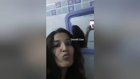 Today Exclusive- Desi Girl Ready For Bathing