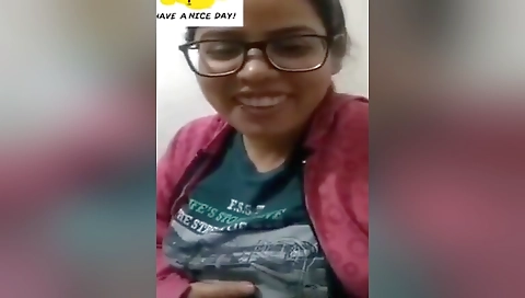 Today Exclusive -indian Girl Shows Her Boobs On Vc