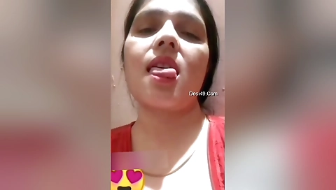 Today Exclusive -sexy Desi Bhabhi Shows Her Boobs And Pussy