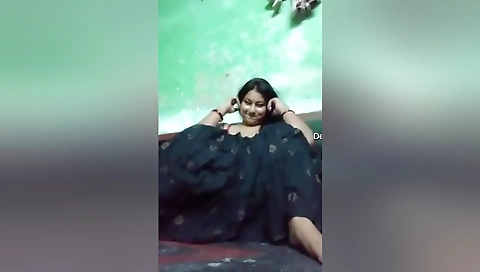 Shy Desi Girl Shows Her Pussy