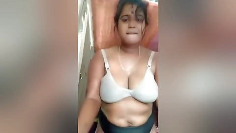 Horny Boudi Shows Her Big Boobs And Wet Pussy