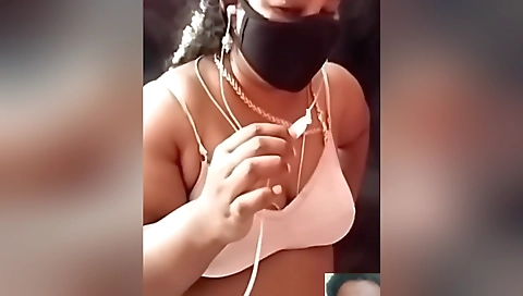 Tamil Ponnu Hot Talk On Video Call