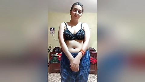 Sexy Paki Girl Shows Her Boobs 5