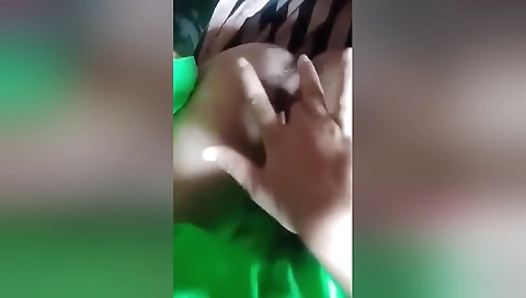 Today Exclusive -cute Desi Girl Shows Her Boobs And Fingering