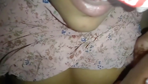 19 Year Old Married Bhabhi Ki Boobs Pr Ragad Lagaai