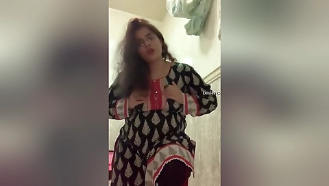 Today Exclusive- Sexy Paki Girl Shows Her Boobs And Pussy 2