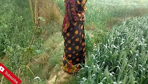 Indian Farmer Wife Working On Field Fucking Hardcore Outdoor Hindi Sex