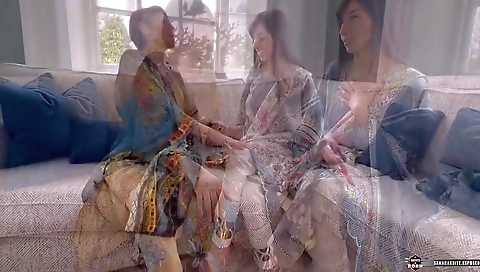 Divorcee Bhabhi Licks Her Chhotee Bhabhis Pussy With Sahara Knite