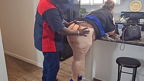 Big Ass Cheating Wife Seduces Mechanic And Gives Him Blowjob As Payment For Repair