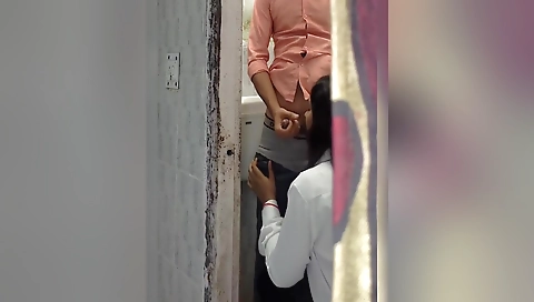 Viral Mms Teacher And student 18+ Caught In School Washroom