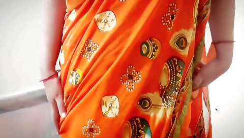 Solo Sangeeta Gets Hot Pissing On The Wall With Telugu Audio