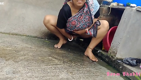 New Wife Standing Pee Outdoor