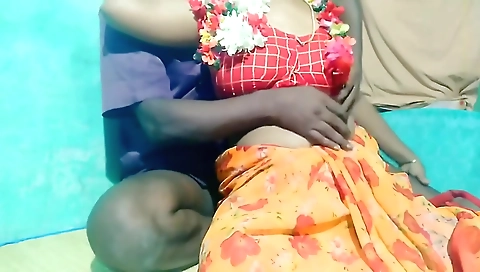 Amasing Tamil Aunty Boobs Pressing