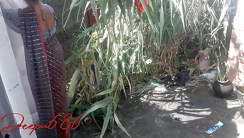 Ghar Se Bahar Chudne Ka Maza Hi Kuchh Aur Hai, Sex In Garden